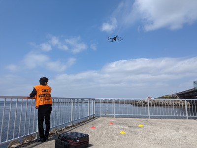 ドローン撮影の様子です。上空から戻ってきました！